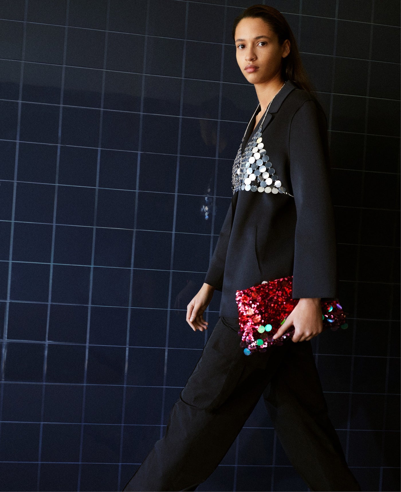 Parfois - Clutch con correa de cadena y lentejuelas