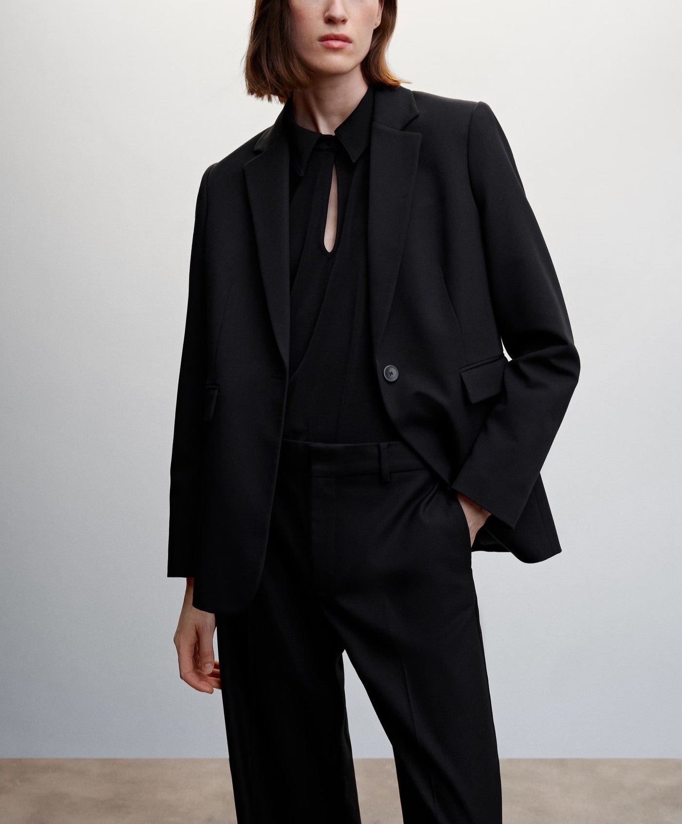 MNG - Blusa Buni Negra
