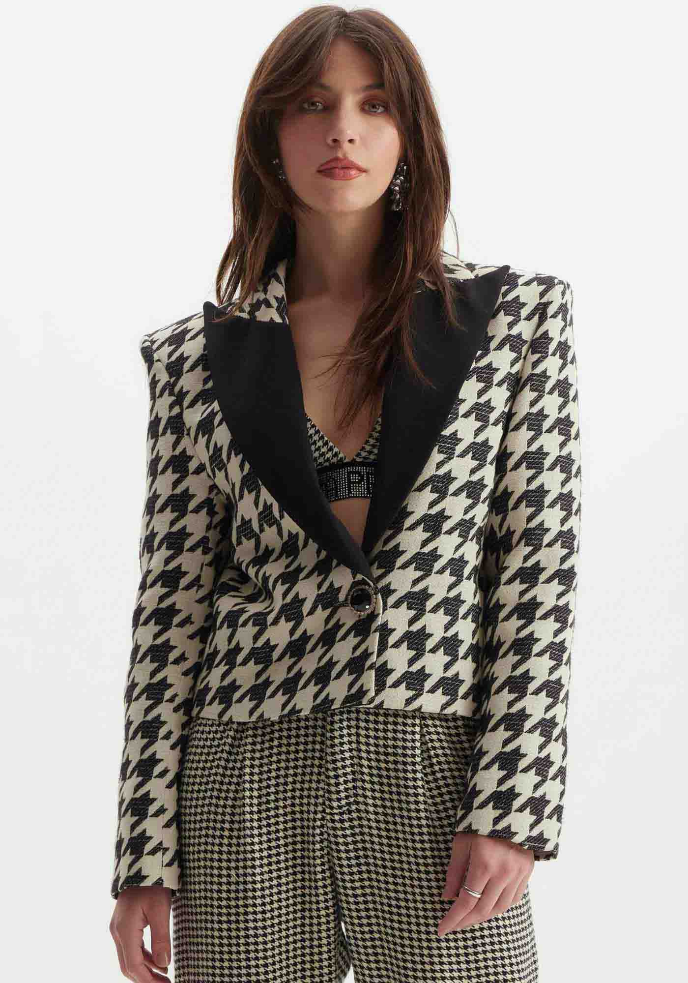 Mia Bakana - LancaPerfume - Blazer Blanco con Negro