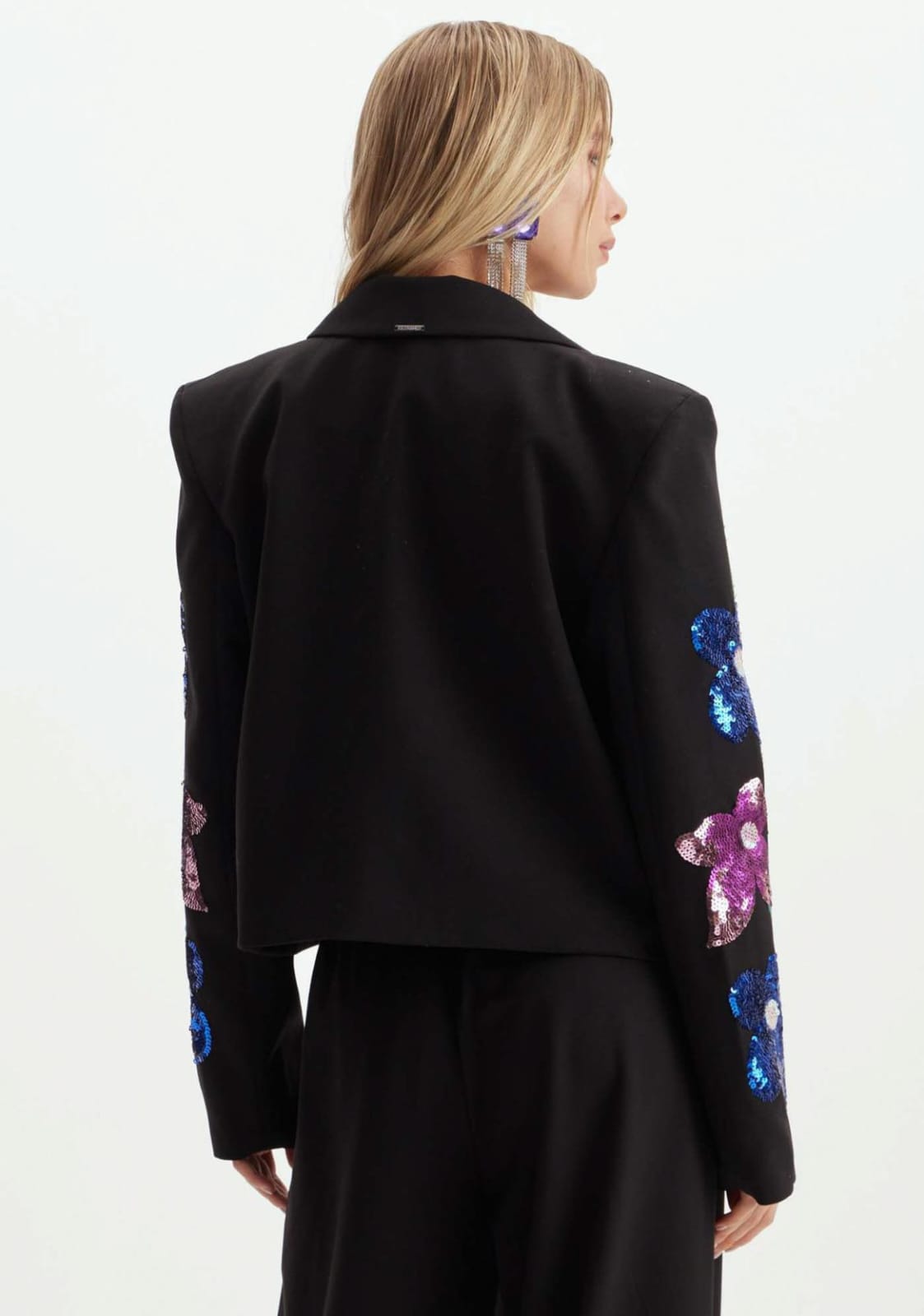 CINNTRE - LancaPerfume - Blazer Negro con Flores