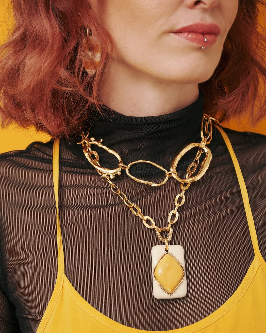 Project-White -  Mechi Garay Collar Nacata Dorado