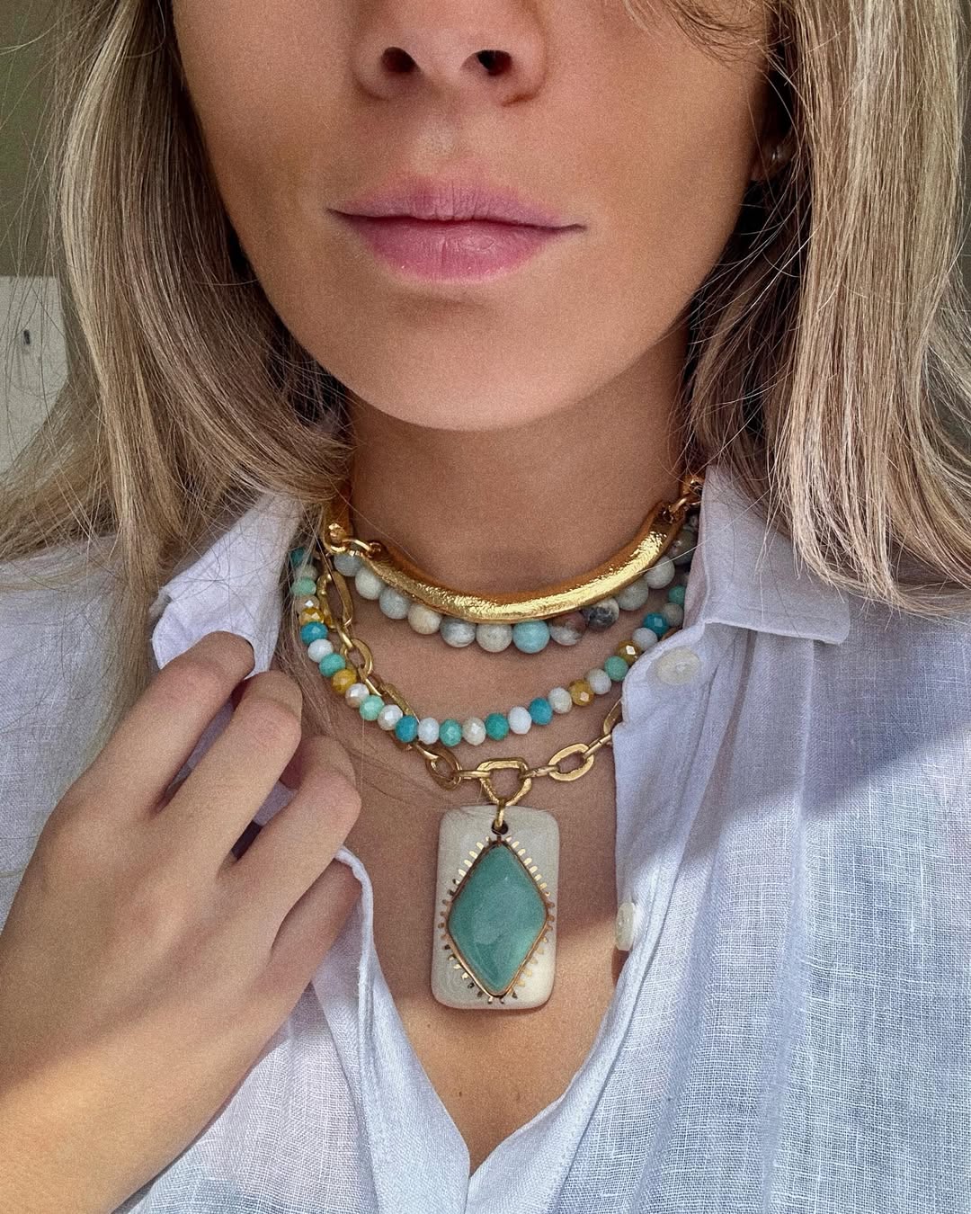 Project-White - Mechi Garay- Collar Ovo Combinado Celeste