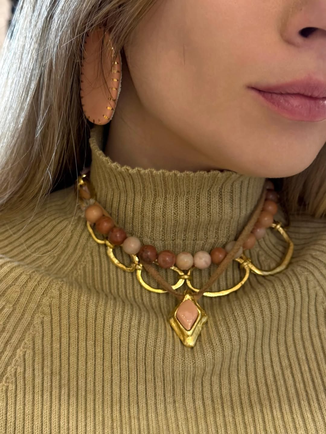 Project-White - Mechi Garay - Collar Ovo Piedra Terracota