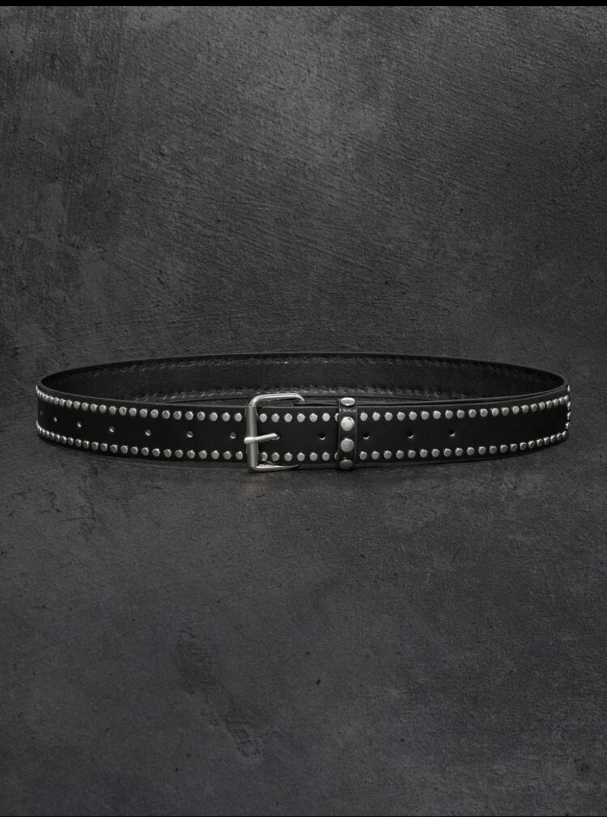 Unico- Cinturon Negro con tachas
