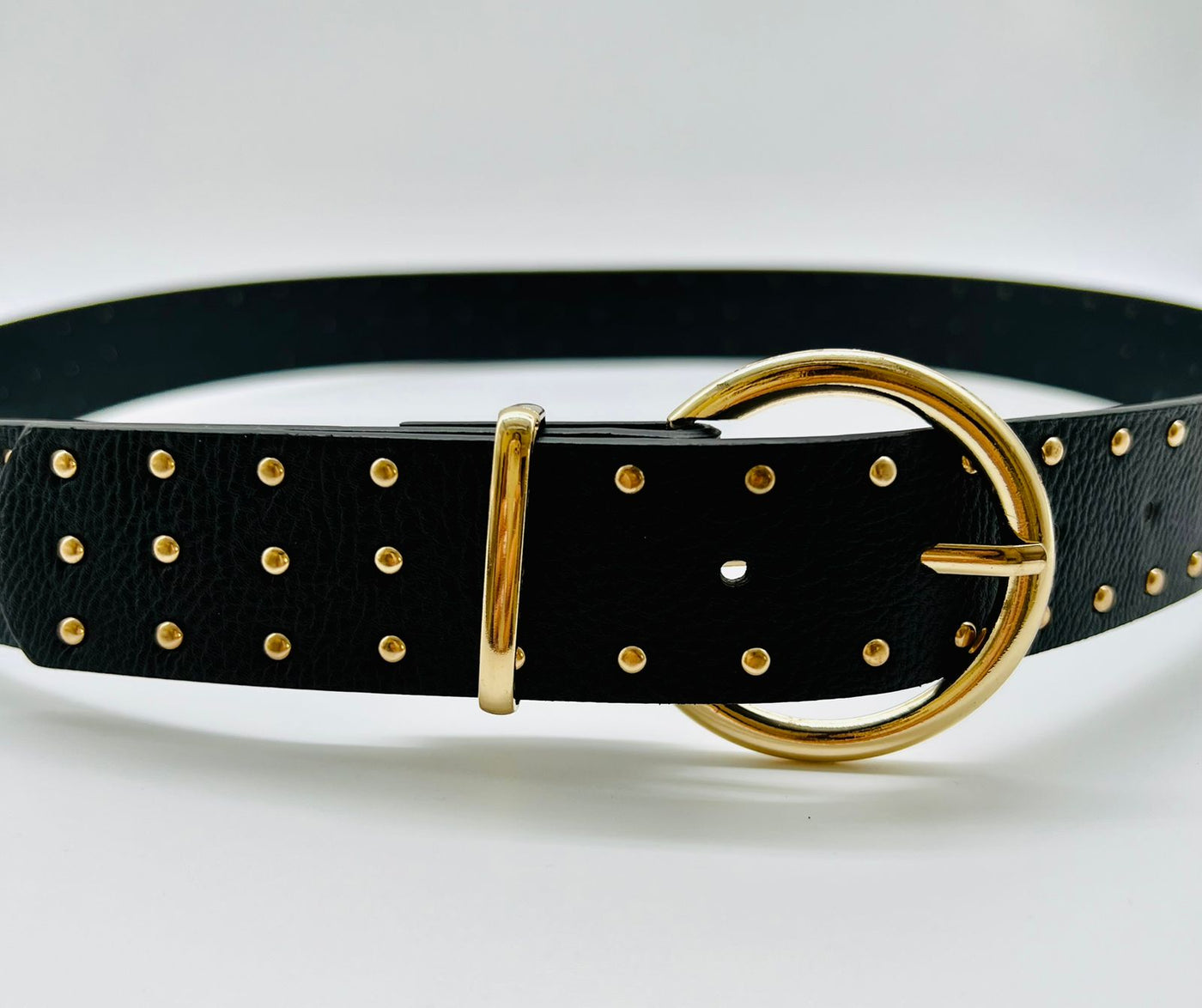 Unico- Cinturon Negro tachas doradas