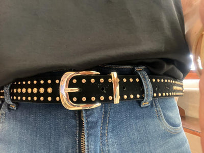 Unico - Cinturon Negro tachas doradas
