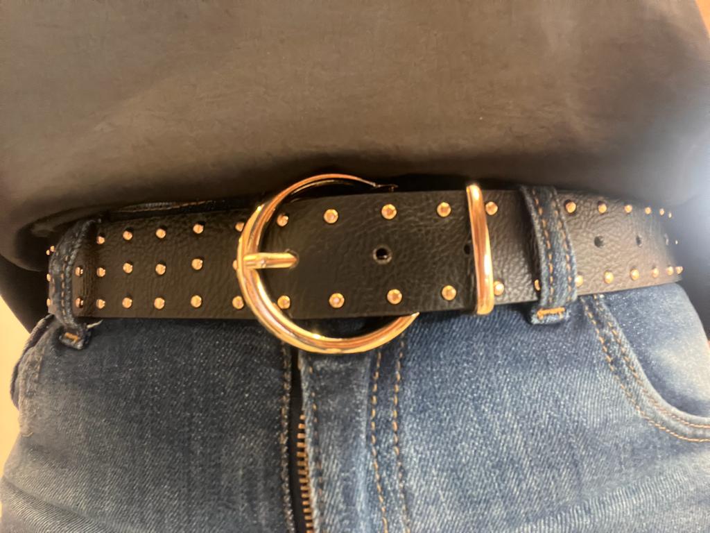 Unico- Cinturon Negro tachas doradas