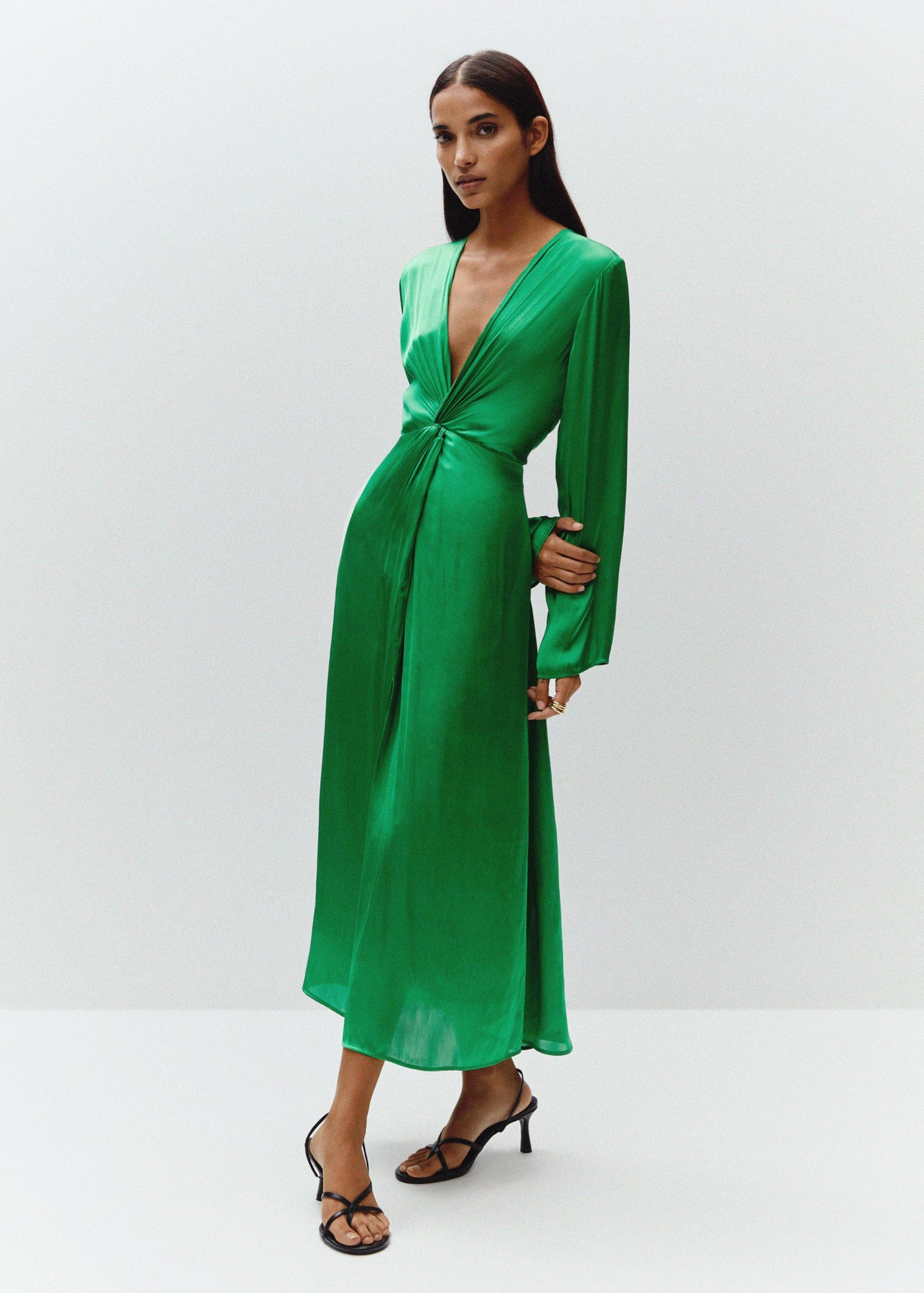 MNG - Vestido satinado abertura