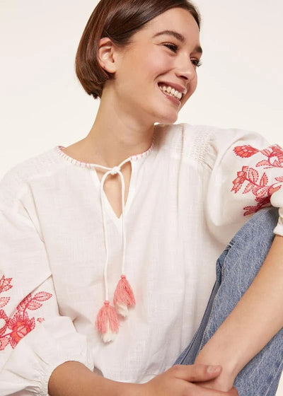 High Spirits - Blusa Boho con Borlas