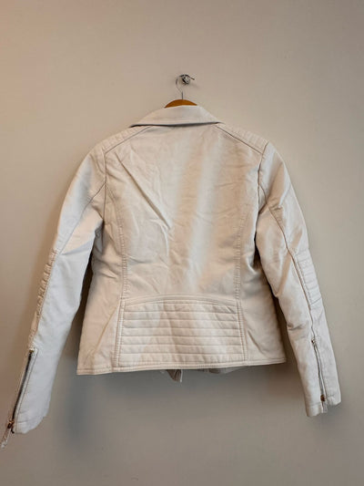 Essentials - Campera Ecocuero blanco roto