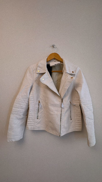 Essentials - Campera Ecocuero blanco roto