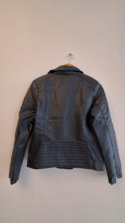 Essentials - Campera Ecocuero