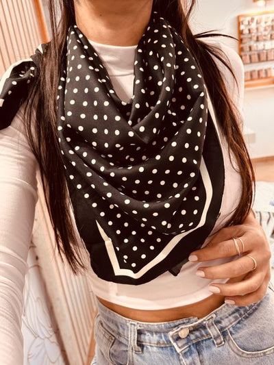 essentials - Pañoleta Satinada Negra