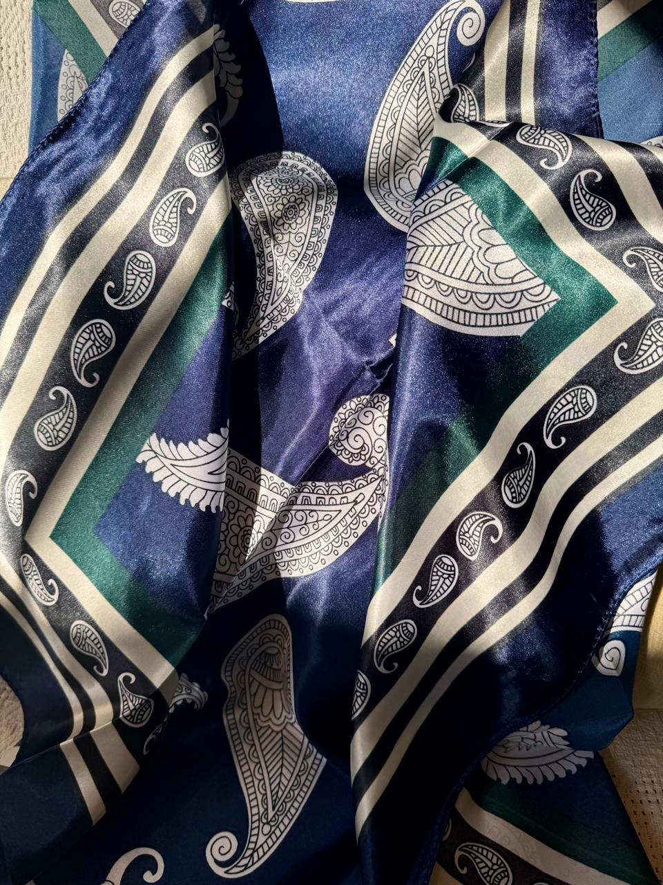 essentials - Pañoletas Satinada Paisley Azul