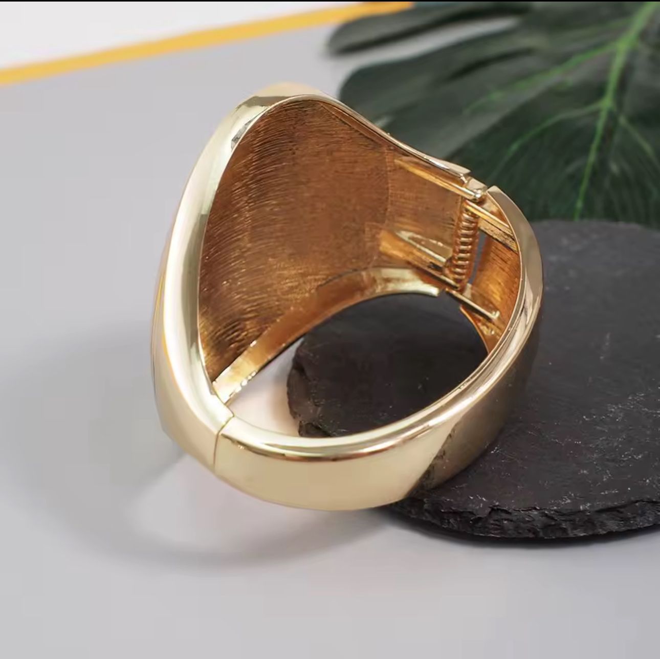 Essentials -Brazalete Aleacion