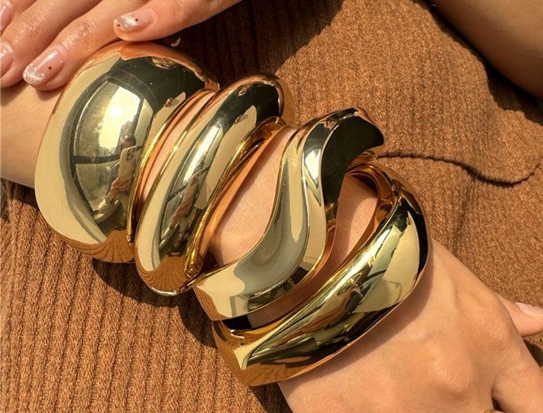 Essentials - Brazalete  Irregular