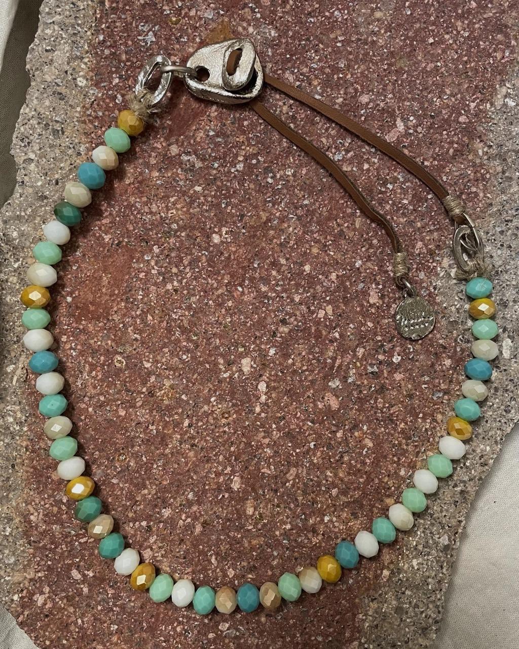 Project-White - Mechi Garay- Collar Ovo Combinado Celeste