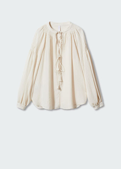 MNG - Blusa boho detalle borlas