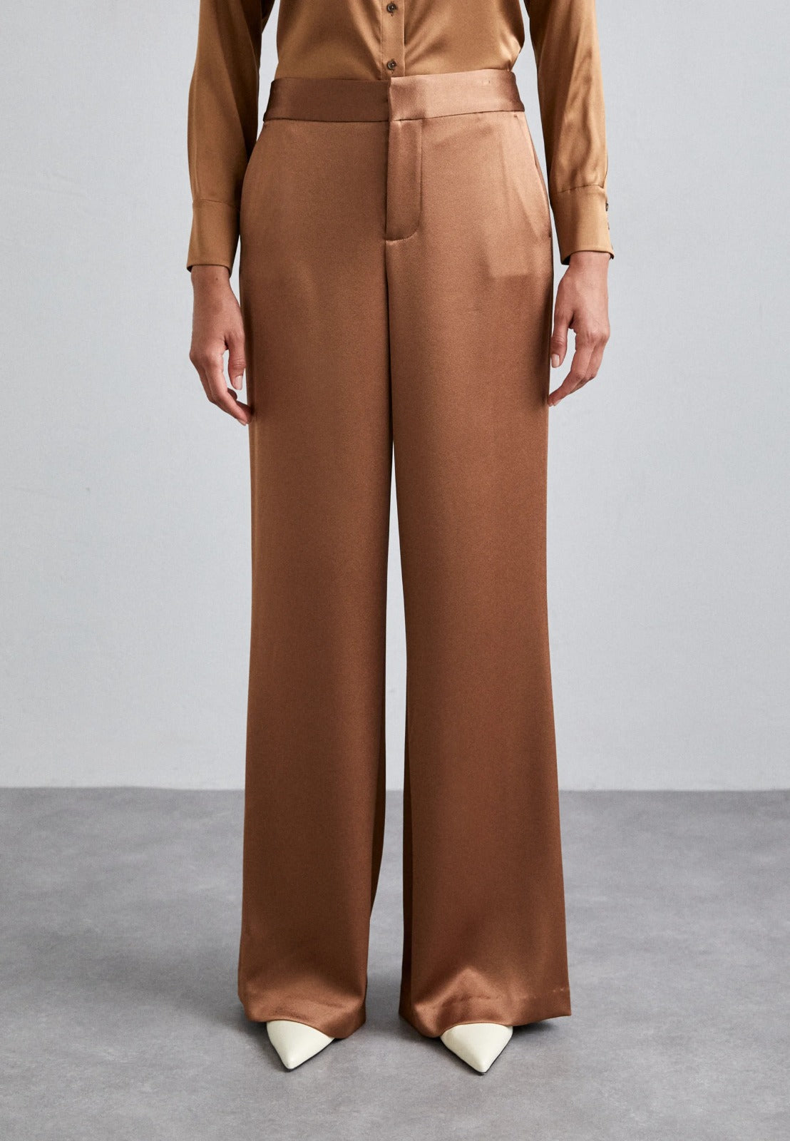 MNG - Pantalón satinado detalle pinzas