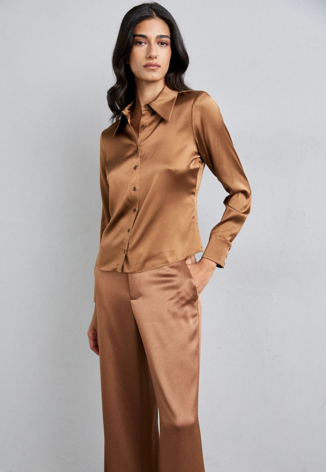 MNG - Pantalón satinado detalle pinzas