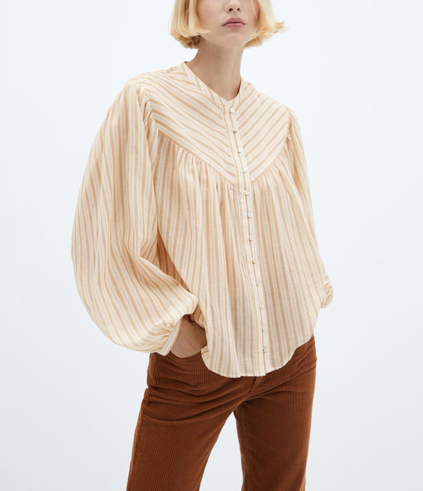 MNG -Blusa botones manga abullonada