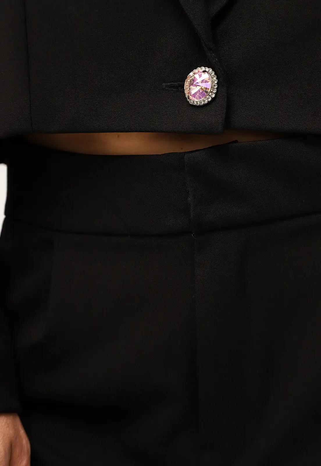 Cinntre - Cropped Blazer lanza perfume Black Tailoring