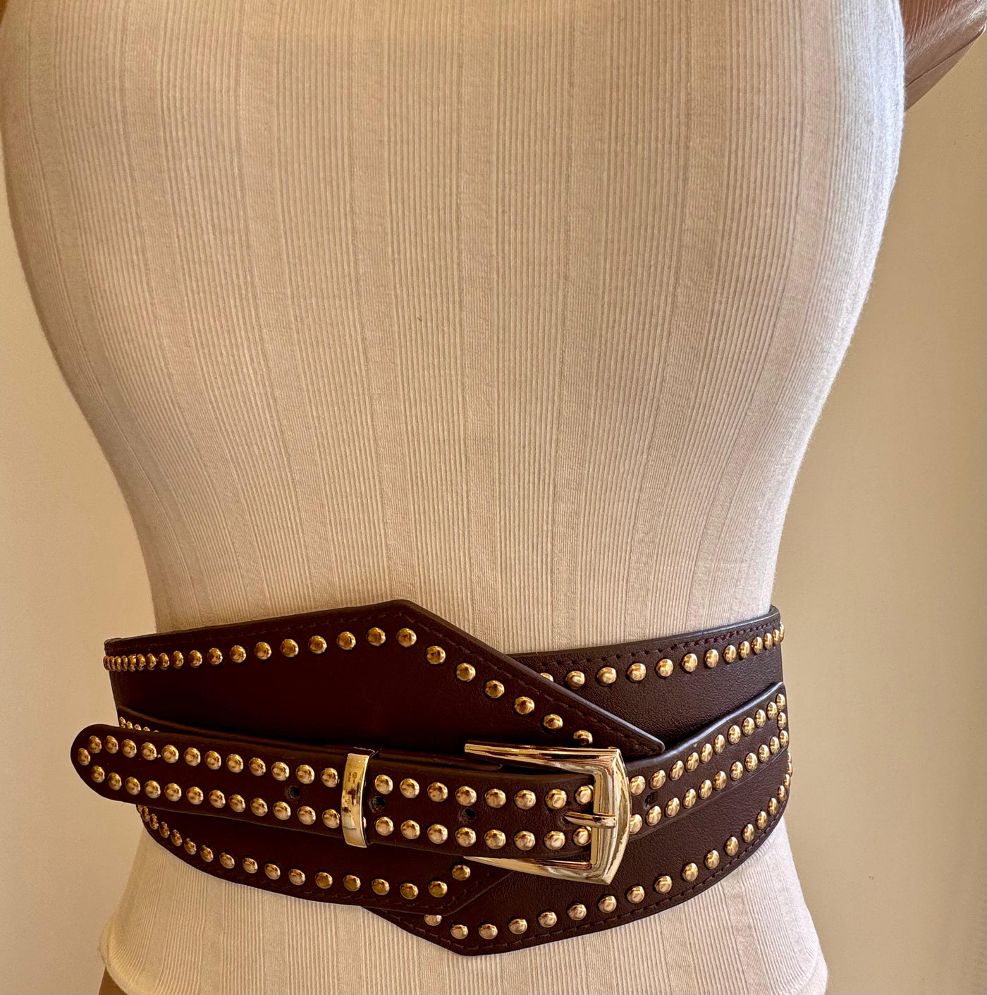 Unico - Cinturon tachas Engomado Hebilla Marron