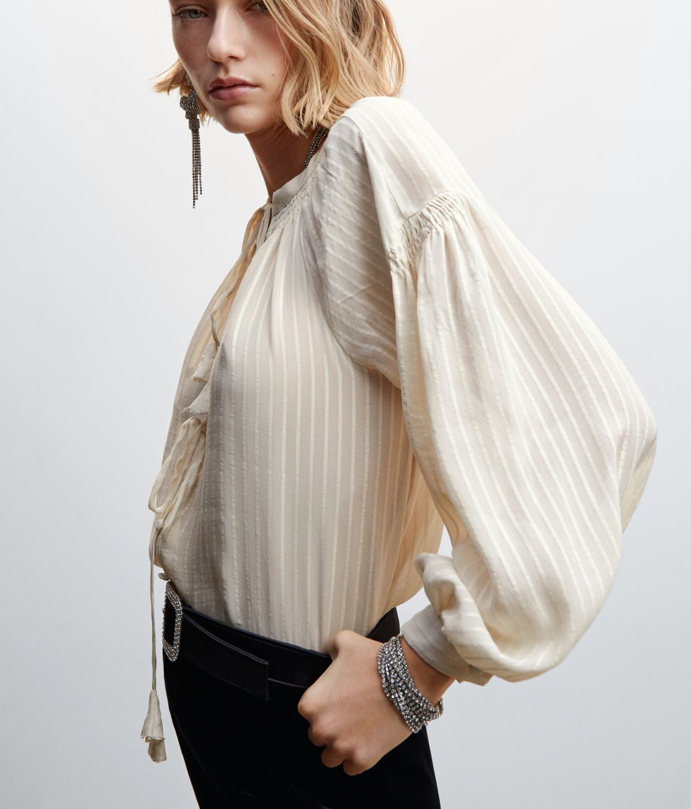 MNG - Blusa boho detalle borlas