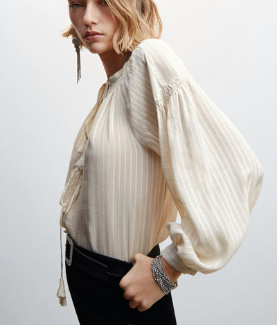 MNG - Blusa boho detalle borlas