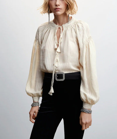 MNG - Blusa boho detalle borlas
