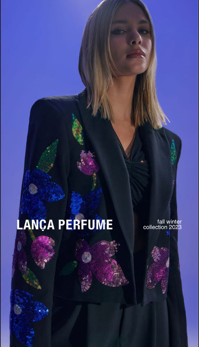 CINNTRE - LancaPerfume - Blazer Negro con Flores