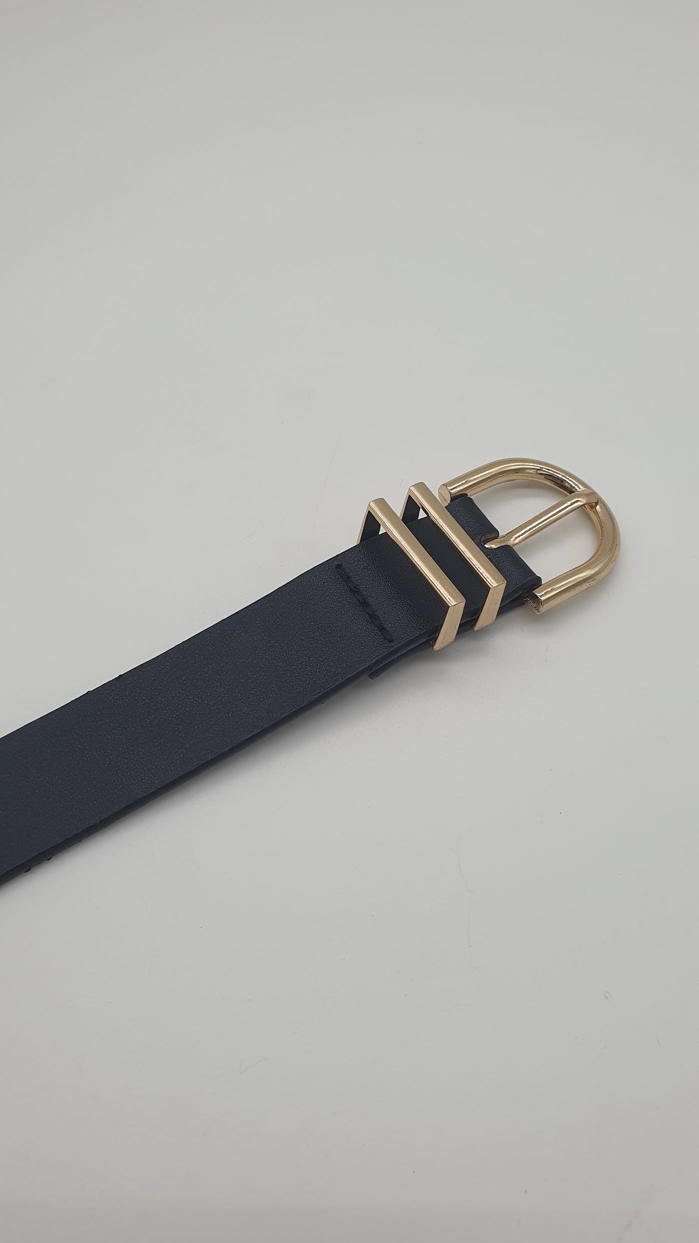 Unico - Cinturon con Pasacinto en dorado