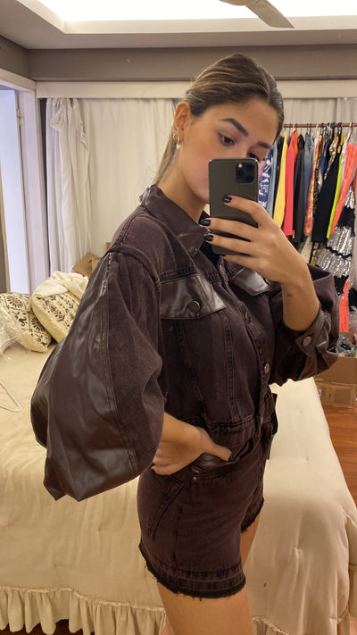 CINNTRE- DIMY SHORT DE JEAN CON DETALLES DE CUERINA