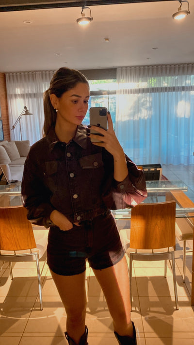 CINNTRE- DIMY SHORT DE JEAN CON DETALLES DE CUERINA
