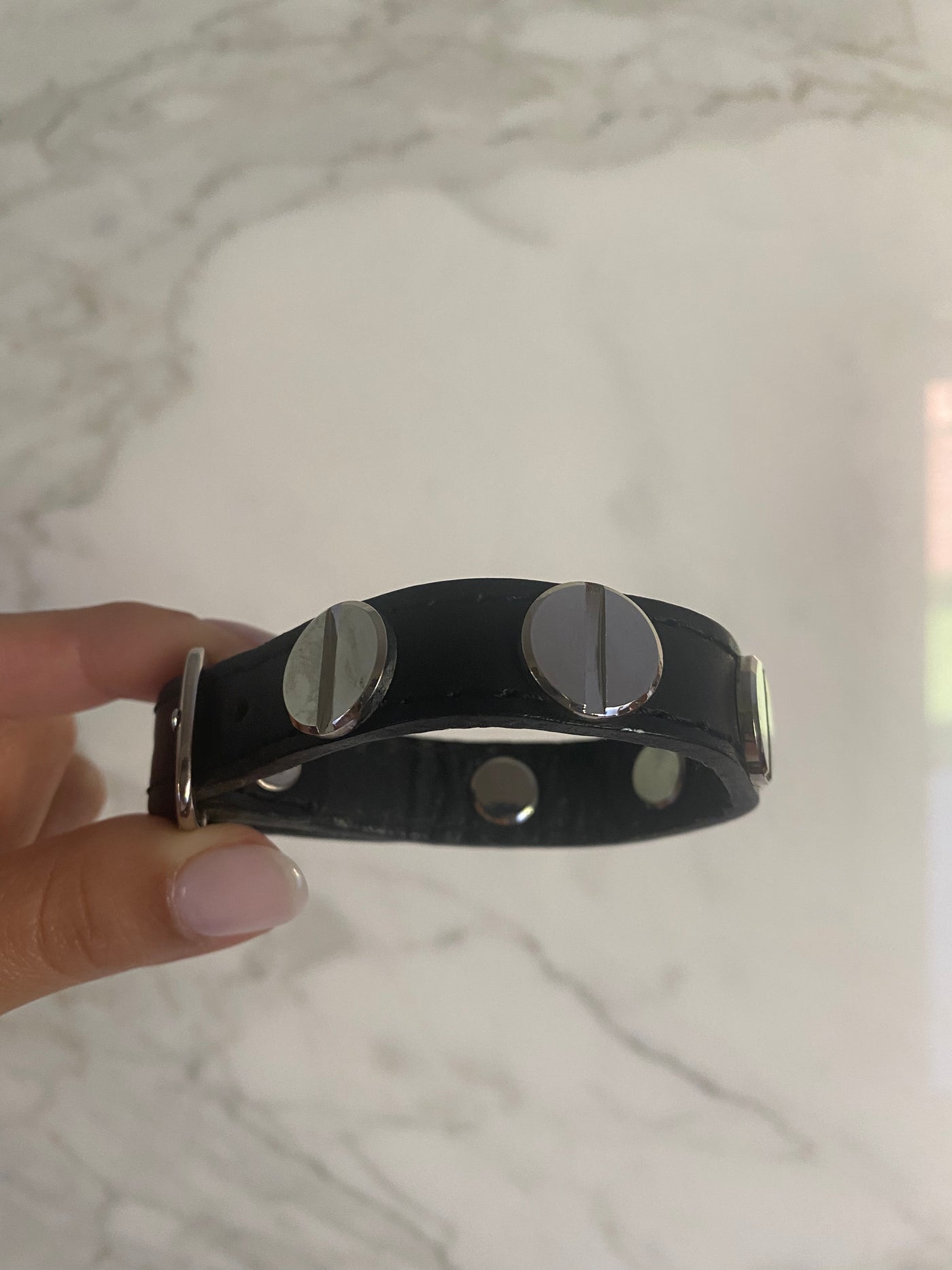 Pret a Porter - Pulsera Cuero Con Tornillos