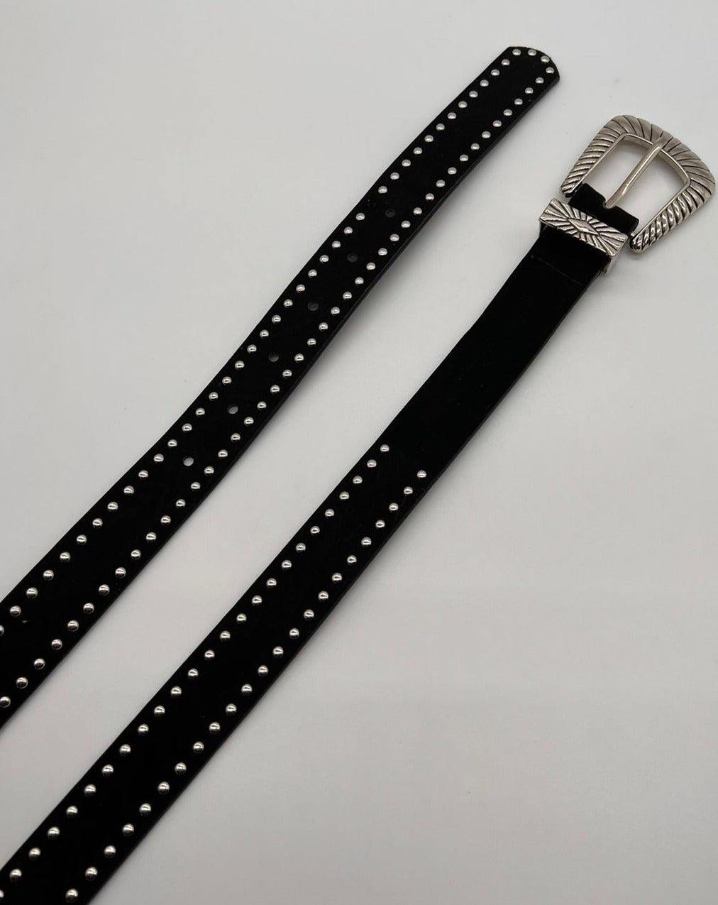 Unico- Cinturon Hebillas plata y tachas