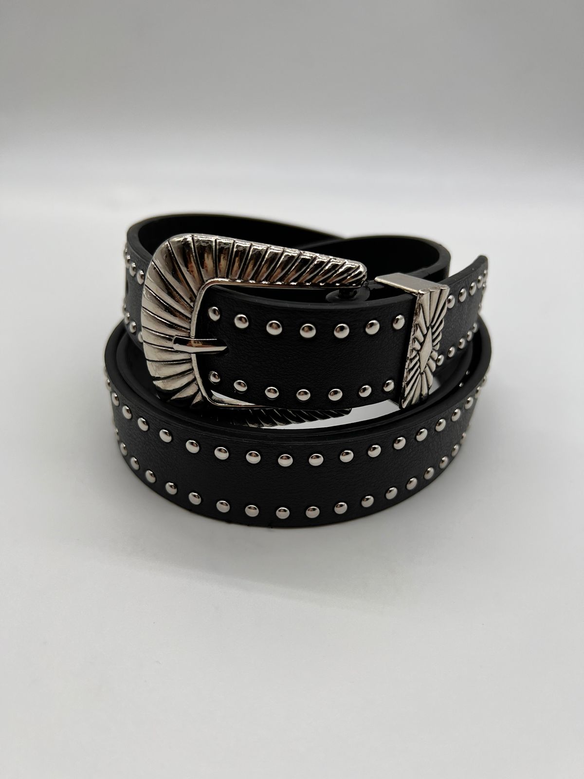 Unico- Cinturon Hebillas plata y tachas